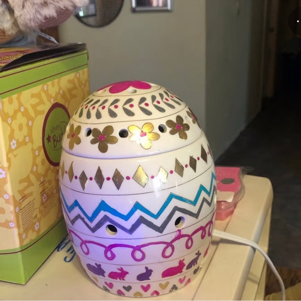 Scentsy Eggs-Press Yourself Warmer-Full Size Color Your Own Warmer🐇🌸🐣